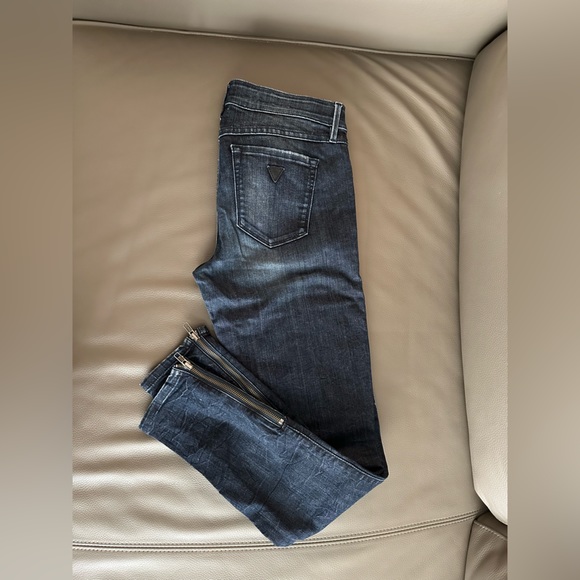 Guess Jeans - Picture 2 of 3